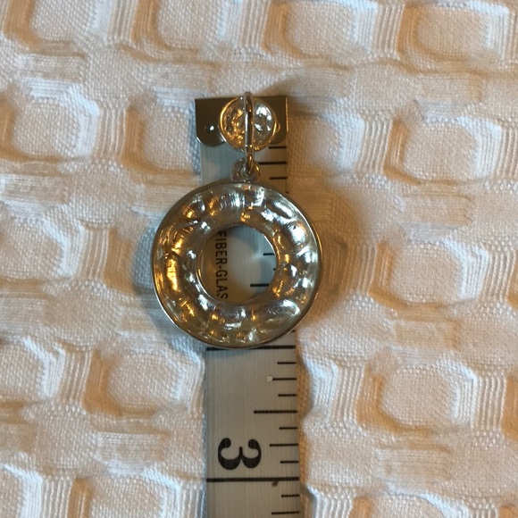 This is a set of earrings with a medallion. - Picture 3 of 6